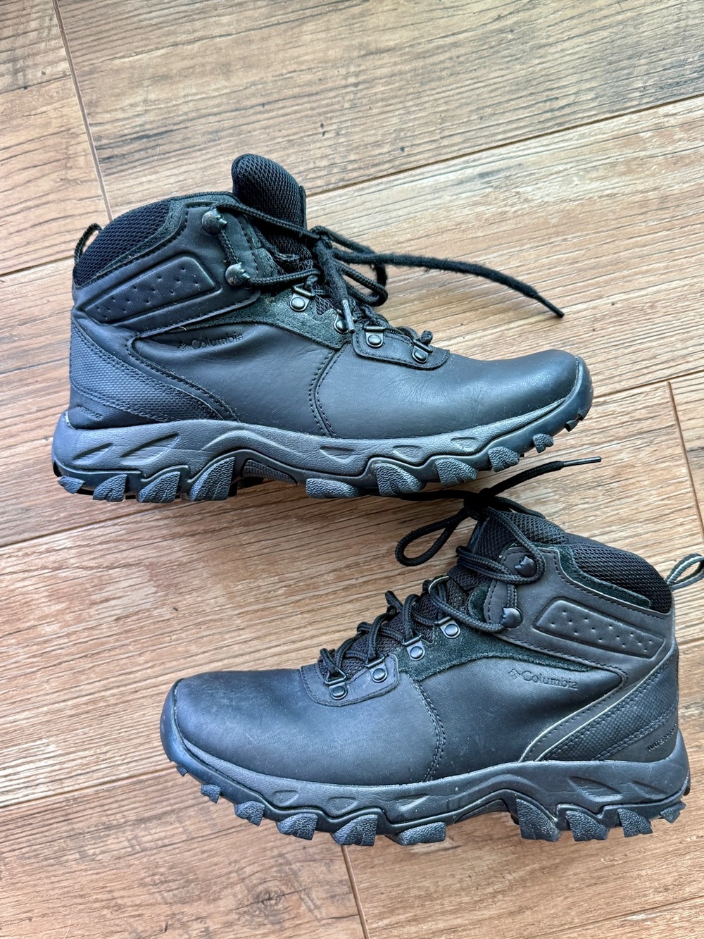 Columbia Newton Ridge Plus II Men's Black Waterproof Hiking Boots - Size 8.5
